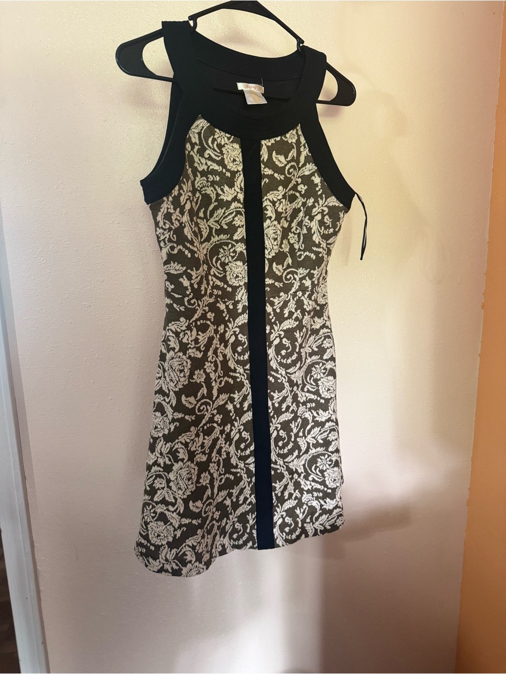 Esley Black and Cream Sleeveless Patterned Shift Dress